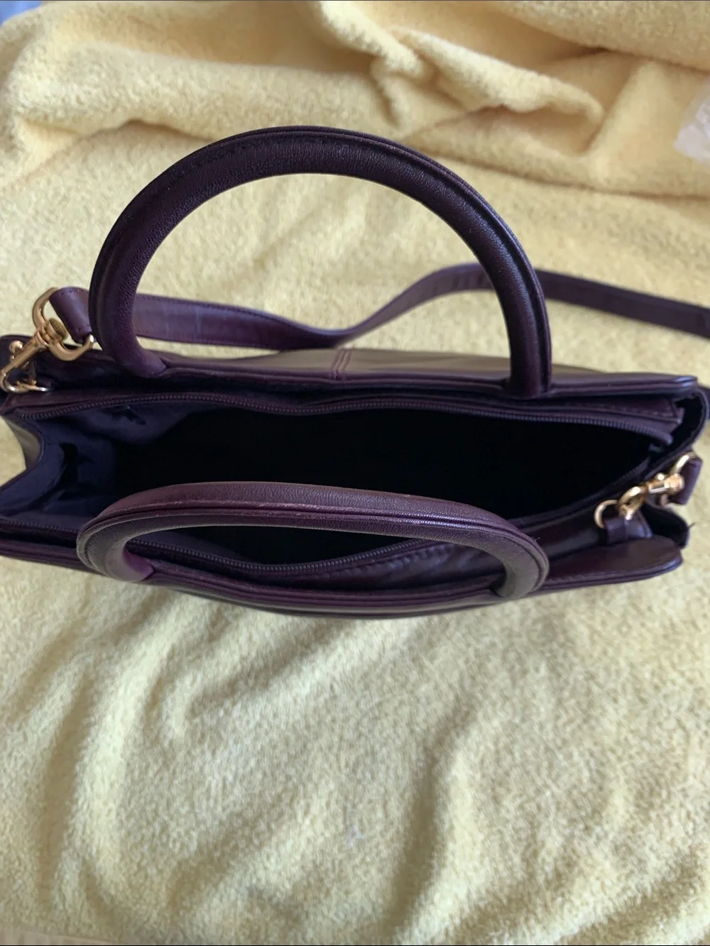 Elegant Etienne Aignar Women's Brown Soft Leather handbag